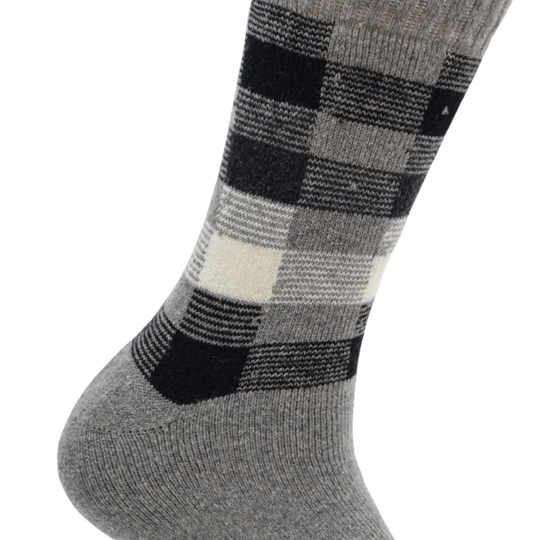 Classic Checkered Crew Socks – Grey & Black
